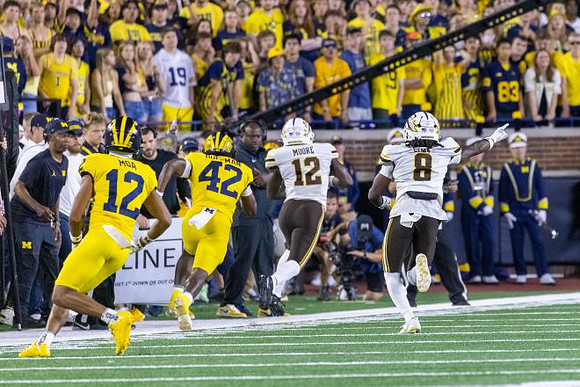 Salesi Moa (12) and Jalen Hoffman (42)