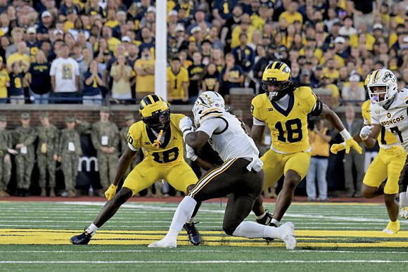 Zeke Berry (10) and Troy Bowles (18)