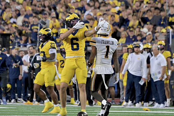 Jordan Marshall (23) and JJ Buchanan (6)