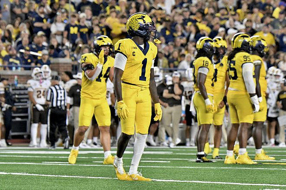 Rod Moore (1) and Michigan Team