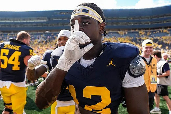 Andrew Sprague (54) and Nathaniel Owusu-Boateng (12)