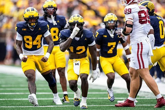 Nate Marshall (94), Dom Nichols (8), Nathaniel Owusu-Boateng (12), Chris Bracy (7), and Jyaire Hill (0)