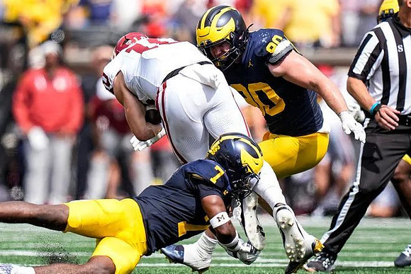 Chris Bracy (7) and John Henry Daley (90)