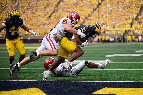 Jordan Marshall (23) and Eli Owens (44)