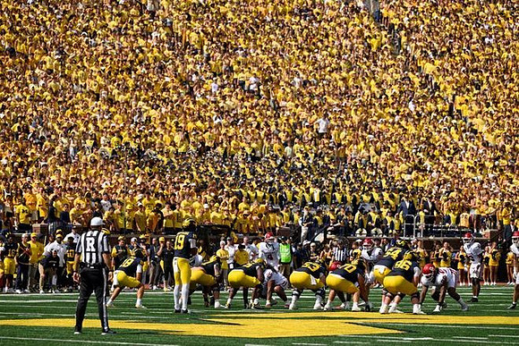 Bryce Underwood (19) and Michigan Team
