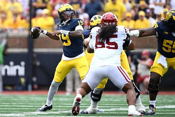 Bryce Underwood (19) and Nathan Efobi (55)