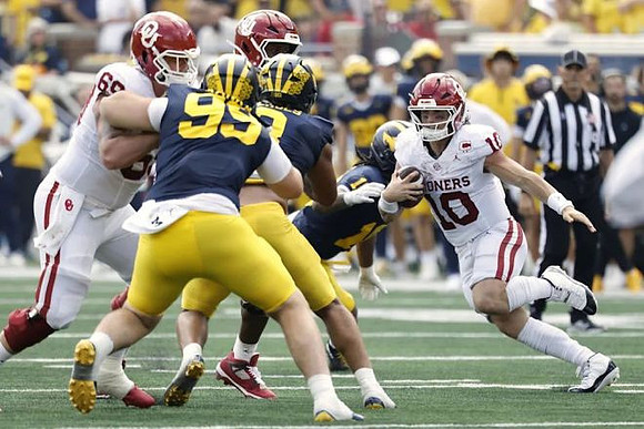 Bobby Kanka (99), Dom Nichols (8), and Zeke Berry (10)