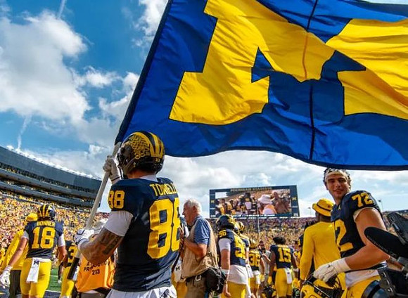 Deakon Tonielli (88) and Michigan Team