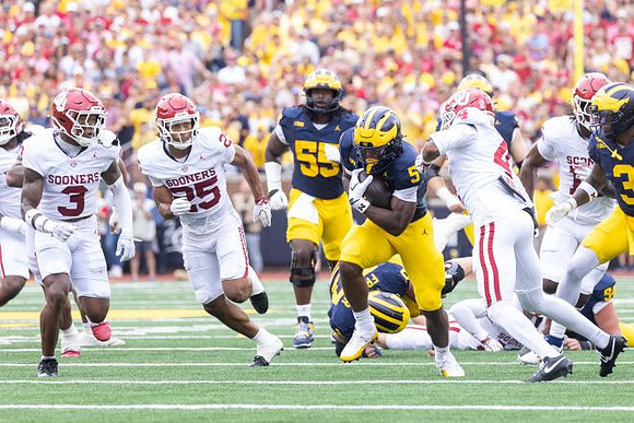 Savion Hiter (5) and Nathan Efobi (55)