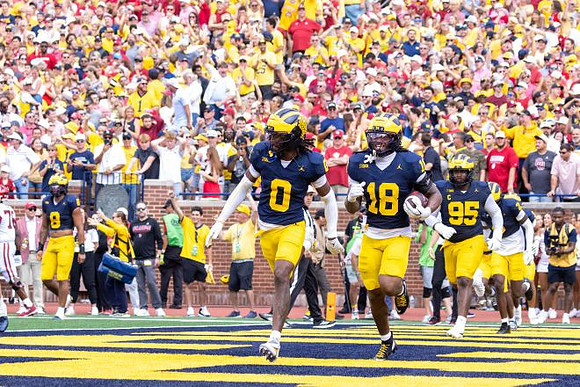 Jyaire Hill (0), Troy Bowles (18), and Trey Pierce (95)