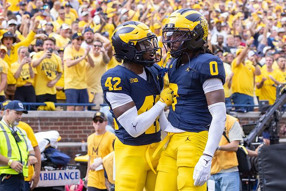 Jalen Hoffman (42) and Jyaire Hill (0)