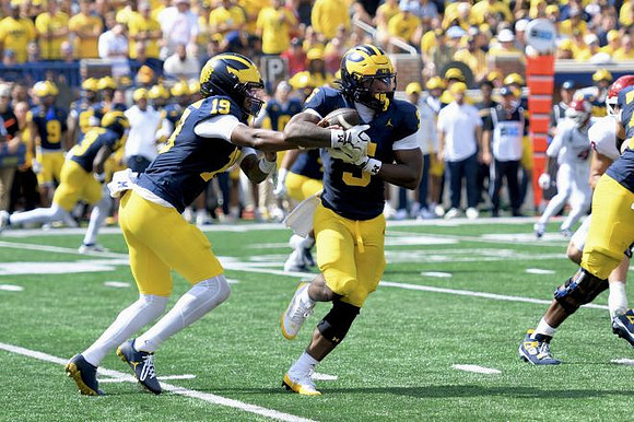 Bryce Underwood (19) and Savion Hiter (5)