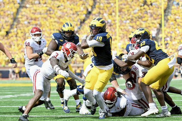 Bryce Underwood (19) and Jalen Hoffman (42)