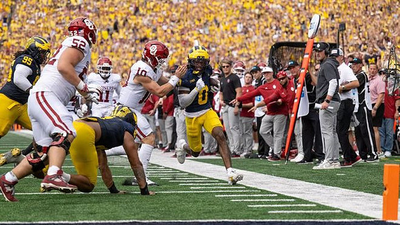 Trey Pierce (95) and Jyaire Hill (0)