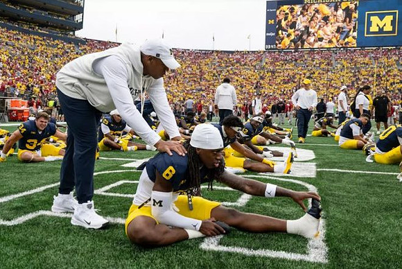 Jordan Young (6) and Michigan Team