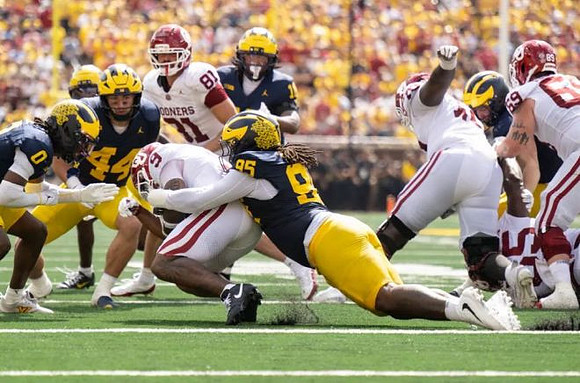 Jyaire Hill (0), Nathaniel Staehling (44), and Trey Pierce (95)
