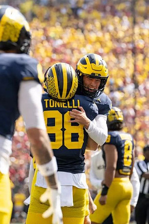 Deakon Tonielli (88) and Dom Nichols (8)