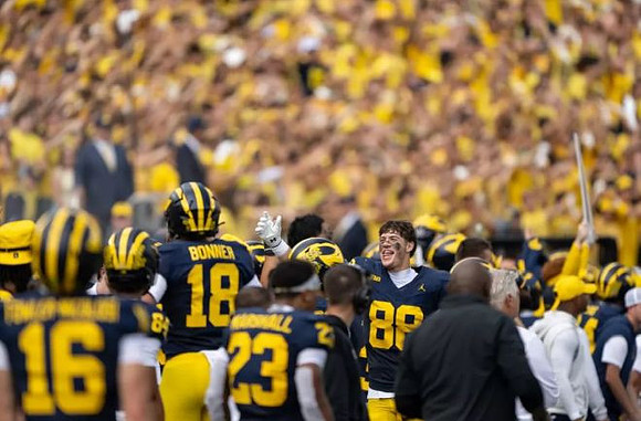Deakon Tonielli (88) and Michigan Team