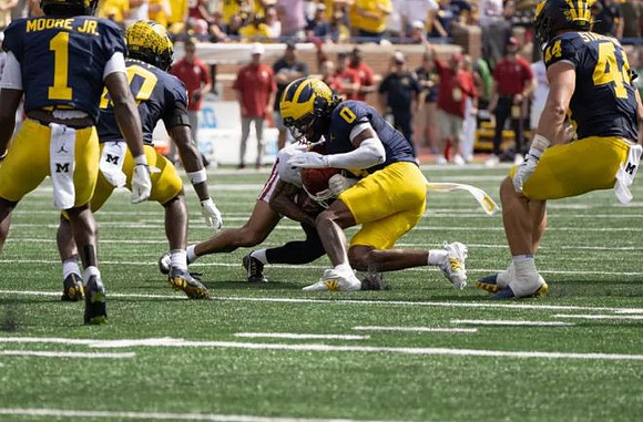 Rod Moore (1), Zeke Berry (10), Jyaire Hill (0), and Nathaniel Staehling (44)