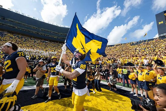 Deakon Tonielli (88) and Michigan Team