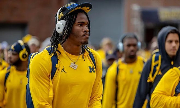 Bryce Underwood (19) and Michigan Team