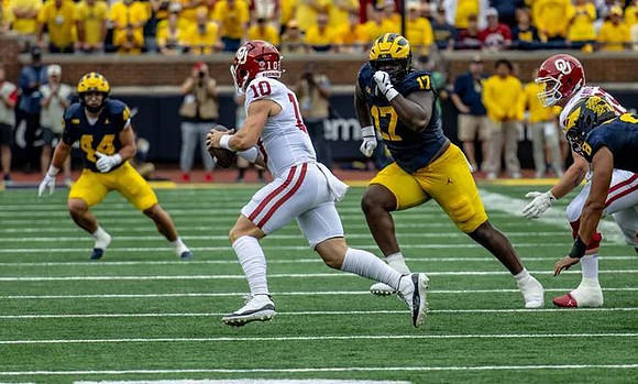 Nathaniel Staehling (44), Enow Etta (17), and Dom Nichols (8)