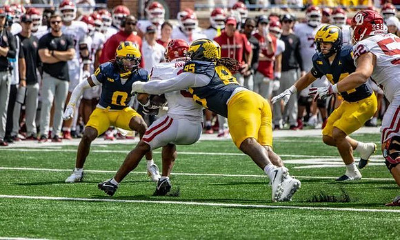 Jyaire Hill (0), Trey Pierce (95), and Nathaniel Staehling (44)