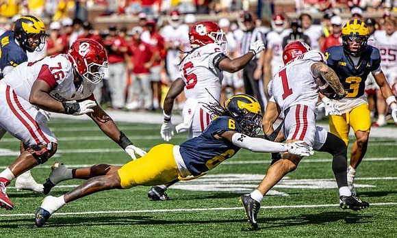 Jordan Young (6) and Smith Snowden (3)