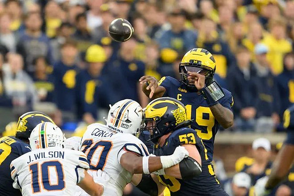 Jake Guarnera (53) and Bryce Underwood (19)
