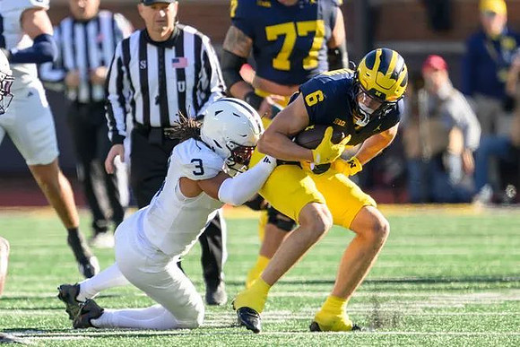 JJ Buchanan (6) and Blake Frazier (77)