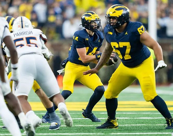 Tommy Carr (14) and Houston Ka'aha'aina-Torres (67)