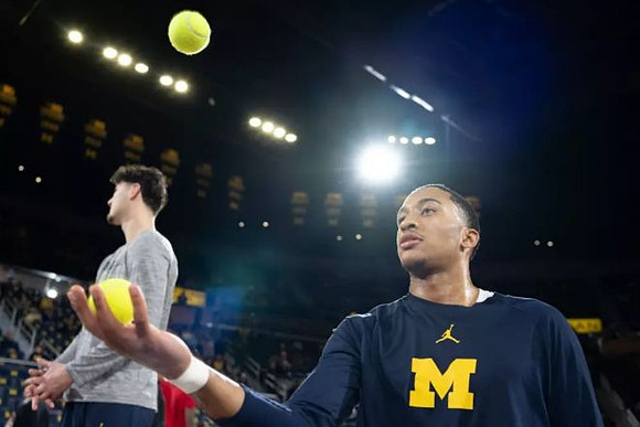 Nimari Burnett (4) and Ian Burns (14)