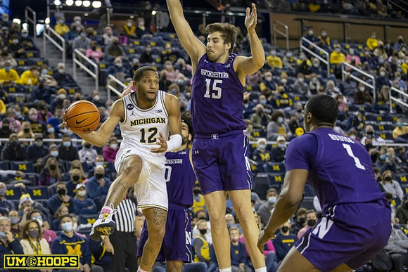 DeVante' Jones (12)