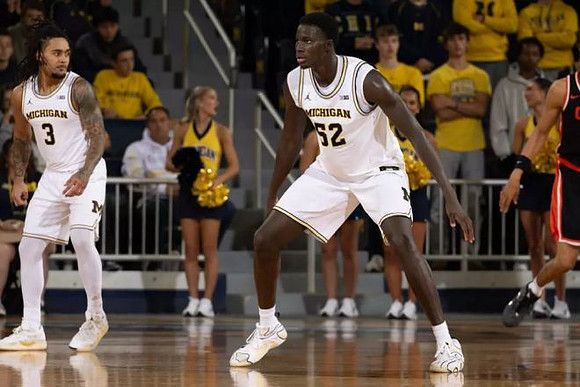 Kenny Noland (2) and Moustapha Thiam (52)