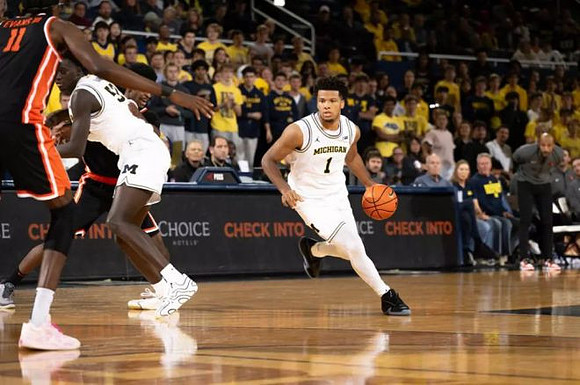Moustapha Thiam (52) and Trey McKenney (1)