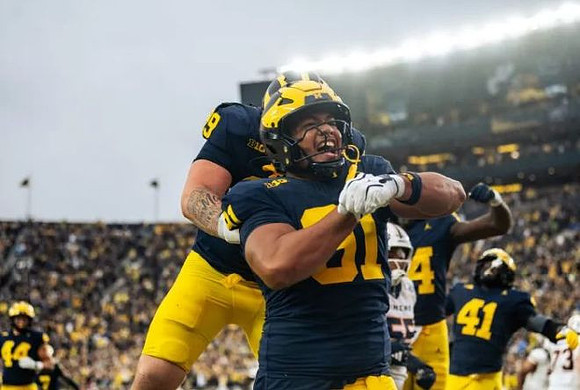 Jonah Lea'ea (91) and Tariq Boney (41)
