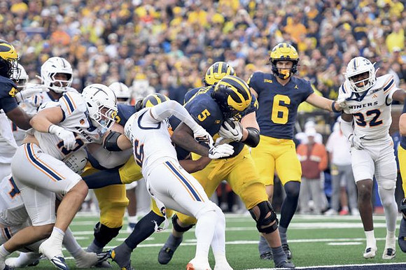 Jalen Hoffman (42), Savion Hiter (5), and JJ Buchanan (6)