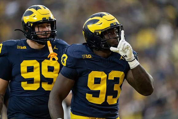Bobby Kanka (99) and Benny Patterson III (93)