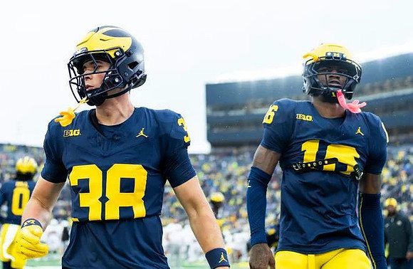 Sam Baron (38) and Jo'Ziah Edmond (16)
