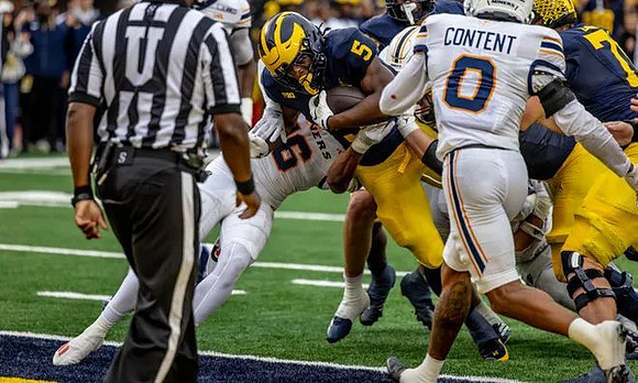 Savion Hiter (5) and Evan Link (71)