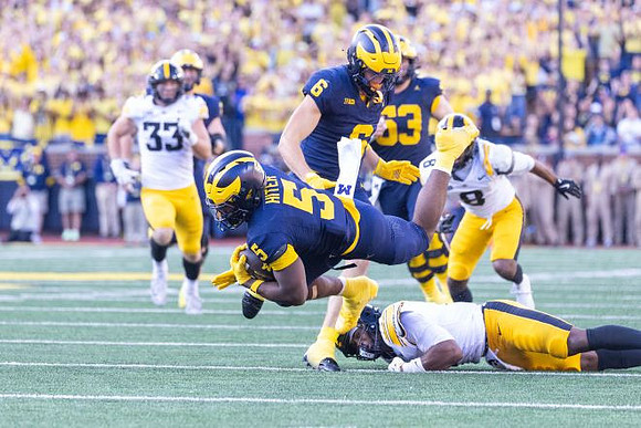Savion Hiter (5), JJ Buchanan (6), and Jake Guarnera (53)
