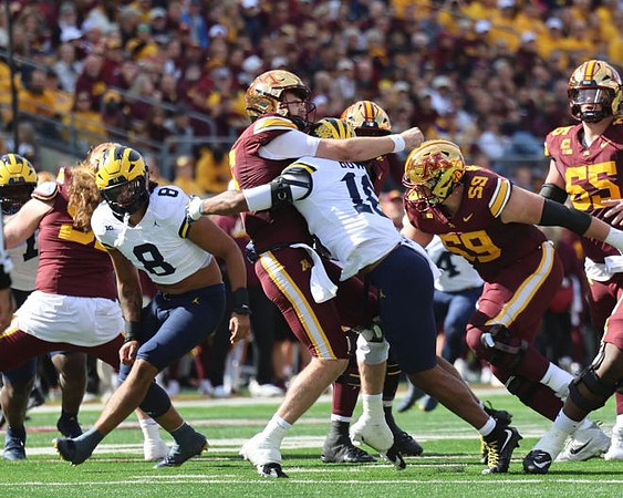 Dom Nichols (8) and Troy Bowles (18)