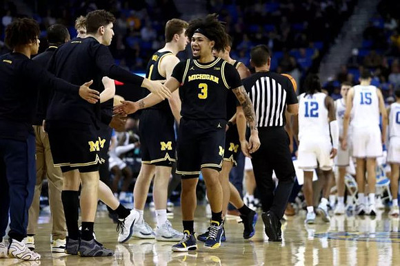 Tre Donaldson (3) and Michigan Team