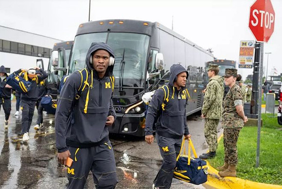 Bryce Underwood (19) and Michigan Team