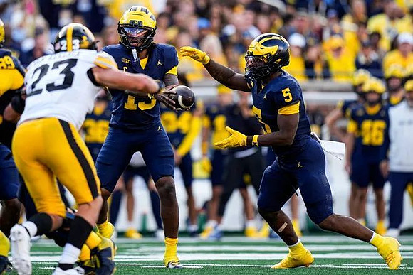 Bryce Underwood (19) and Savion Hiter (5)
