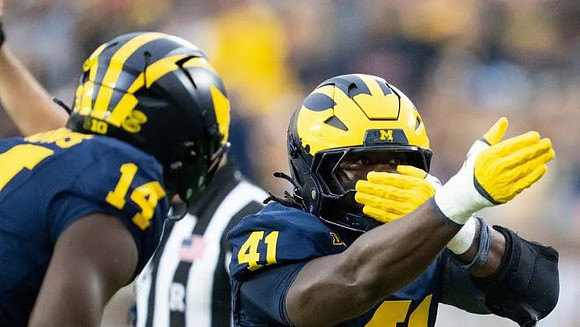 Carter Meadows (14) and Tariq Boney (41)