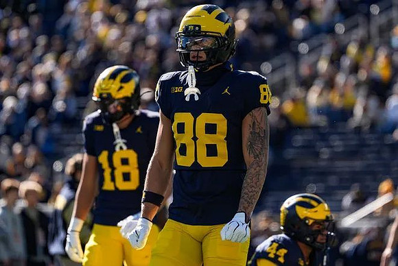 Mason Bonner (18) and Deakon Tonielli (88)
