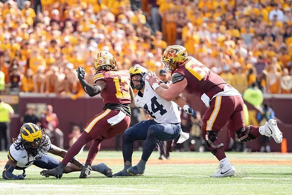 Jordan Young (6) and Nathaniel Staehling (44)