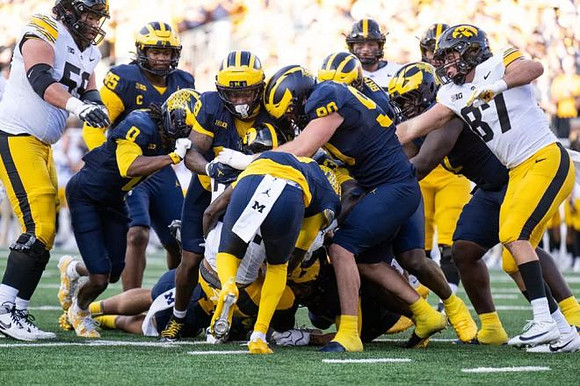 Jyaire Hill (0), Trey Pierce (95), Troy Bowles (18), and John Henry Daley (90)