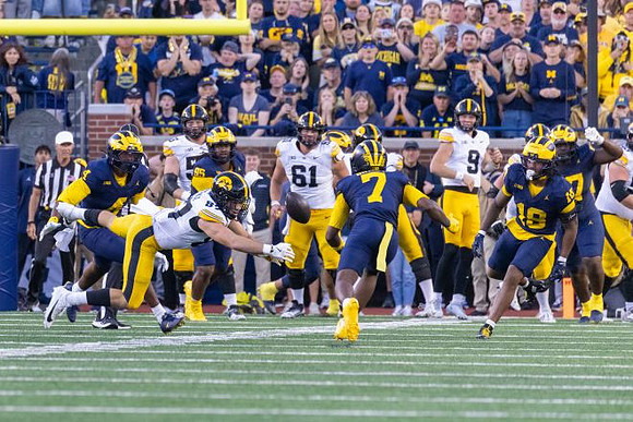 Smith Snowden (3), Chris Bracy (7), Troy Bowles (18), and Enow Etta (17)